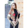 Жіноча хустка з народним орнаментом на флісі з бахромою LEONORA бежевого кольору.