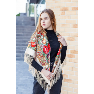 Жіноча хустка з народним орнаментом на флісі з бахромою LEONORA бежевого кольору.. Photo 3